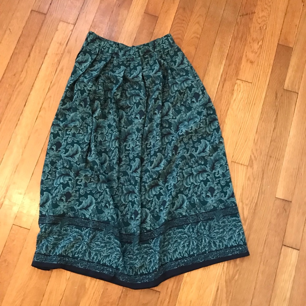 Elegant Green Patterned Skirt
